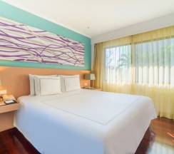 Люкс Premium с 3 комнатами с балконом в Отель Radisson Resort and Suites Phuket