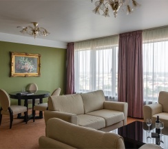 Люкс Чайковский в Cosmos Izhevsk Hotel