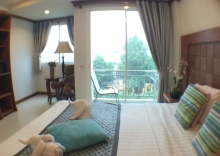 Двухместный номер Superior с балконом двуспальная кровать в Thira Residence Patong