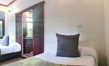 Номер Gold Antique Extra-Bedroom с видом на окрестности в Rabbit Resort Pattaya