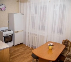 Двухместные апартаменты с 2 комнатами с балконом и с видом на город (двуспальная кровать) в Квартира на Улице Водопроводная 1