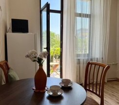 Уютная сталинка — первый дом у моря, прямо в парке и рядом с городским пляжем! в Как дома 05