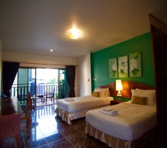 Двухместный номер Standard с балконом и с красивым видом из окна 2 отдельные кровати в Гостевой дом Sugar Inn Phuket