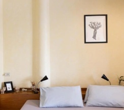 Двухместный номер Superior с балконом (двуспальная кровать) в Home16 Hostel 16