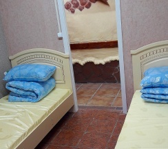 Кровать в 3-местном общем номере (без окна) в Диско