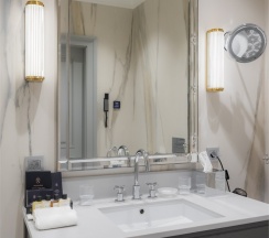 Полулюкс на мансардном этаже в Генрих