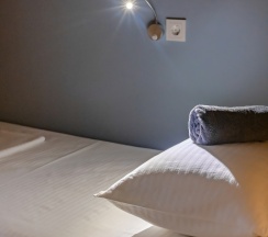 Кровать в общем номере в Море