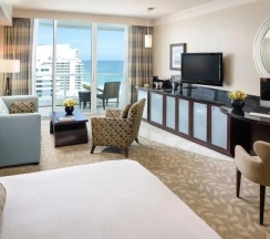 Полулюкс Sorrento oceanfront в Fontainebleau Miami Beach