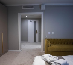 Номер стандарт улучшенный с 1 двуспальной кроватью (с завтраком) в Тарей