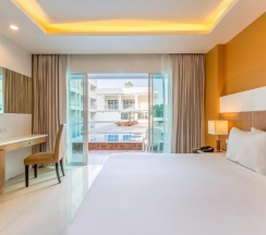Двухместный номер Pool Access Deluxe двуспальная кровать в Chanalai Hillside Resort, Karon Beach