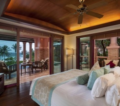 Двухместный люкс Premier с балконом двуспальная кровать в Отель Centara Grand Beach Resort Phuket