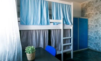 Кровать в общем пятиместном номере в Maestro Hostel