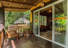 Двухместный номер Deluxe с видом на реку двуспальная кровать в Home Phutoey River Kwai Hotspring & Nature Resort