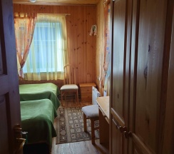 Комната стандарт с 2 односпальными кроватями (с видом на озеро) в Кижская Благодать