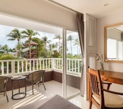 Номер Deluxe Terrace семейный Connecting с балконом в Thavorn Palm Beach Resort Phuket