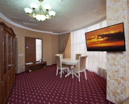 Двухместная Люкс с видом на город двуспальная кровать в Amici Grand Hotel