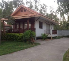Бунгало Deluxe с балконом и с видом на сад в Plaifah Resort Ubon