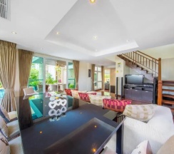 Вилла с 6 комнатами в Villas In Pattaya