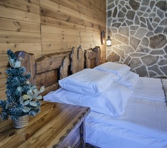 Двухместный люкс с балконом и с видом на море двуспальная кровать в Exclusive Hotel&Apartments