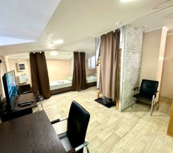 Общий 7-местный номер для мужчин и женщин с удобствами на этаже в Rest Home