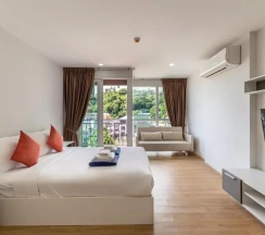 Двухместная студия Superior с балконом и с видом на горы двуспальная кровать в Ozone Condotel