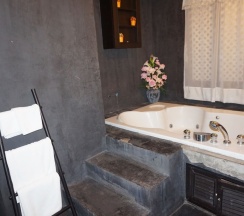 Люкс с балконом в Narakul Resort Hotel