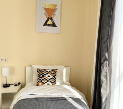 Трехместный номер с двуспальной и полутора спальной кроватью в Дисней