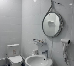 Трёхместный номер Улучшенный с балконом и с видом на горы в В моменте