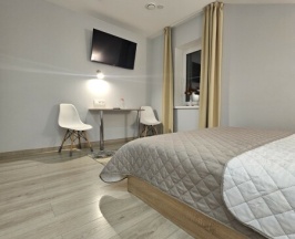 Двухместный номер "Комфорт" с двуспальной кроватью. Парковка в Отель на Парковой