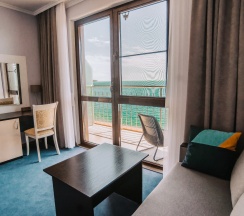 Супериор с балконом и видом на море (две кровати по 80 см, диван 120 см) 3* в Golden hills