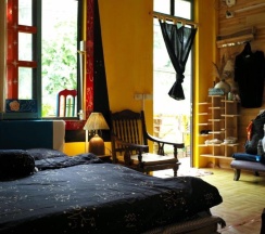 Двухместный номер Standard с видом на сад двуспальная кровать в Saigonese Trekking House - Hostel