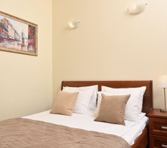 Двухместный семейный номер Comfort двуспальная кровать в Соната на Маяковского