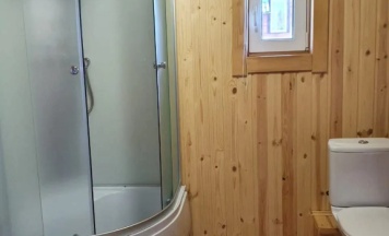 Четырёхместный номер Superior с балконом и с красивым видом из окна в АлтайДача22