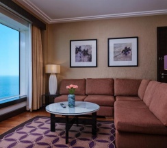 Люкс смежный с 2 комнатами в Hilton hotels & resorts