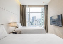 Трёхместные семейные апартаменты с видом на город в Posh Residence Thonglor by Favstay