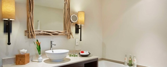 Люкс Deluxe с видом на лагуну в Kempinski Seychelles Resort
