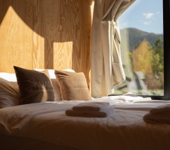 Первая линия  в Khan Glamping Goloustnoye