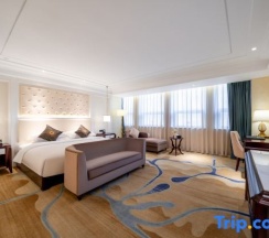 Номер Luxury в Phoenix Hotel
