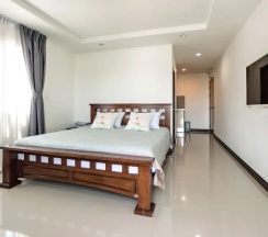 Номер Deluxe с балконом и с видом на море в Beach 7 Condo by GrandisVillas