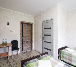 Tрёхместный номер с душем №4 в Кедр Золотой