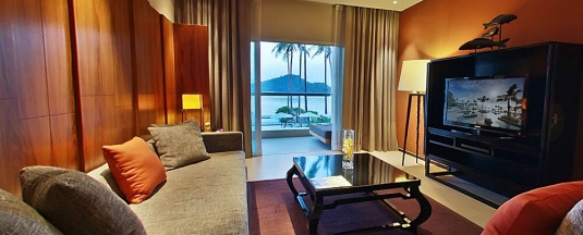 Двухместный люкс семейный Grand Andaman с видом на море двуспальная кровать в Phuket Panwa Beachfront Resort
