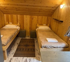 НОМЕР ЧЕТЫРЕХМЕСТНЫЙ НА 2 ЭТАЖЕ (№8,9) в Куршале