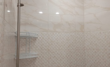 Двухместный номер с внешней ванной комнатой и балконом в Space aparts and rooms