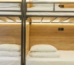 Общий мужской 8 местный номер верхние кровати в На Рубле