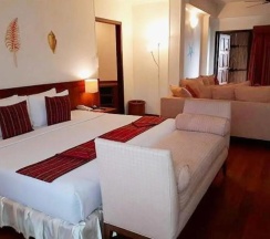 Двухместный полулюкс Cliff Beach двуспальная кровать в Birds and Bees Resort