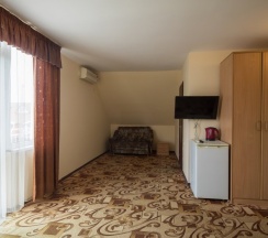 Двухместный номер Comfort Мансарда двуспальная кровать в Ростов