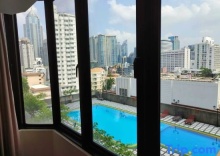 Номер Standard с видом на бассейн в Omni Tower Bangkok