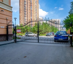 Апартаменты с балконом и с красивым видом из окна в Andora-apart