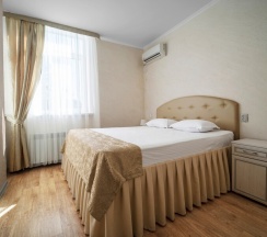 Люкс двухкомнатный с ванной в Лабиринт