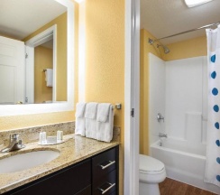 Четырёхместный люкс 2 отдельные кровати в TownePlace Suites Los Angeles LAX/Manhattan Beach